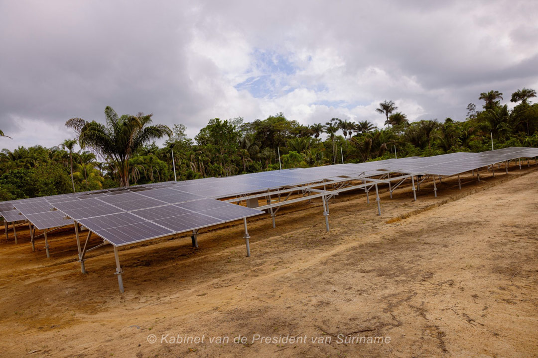 Abenaston-beschikt-met-zonne-energiecentrale