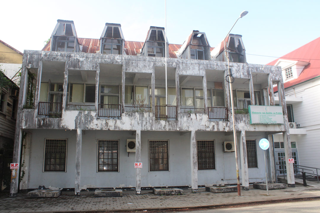 F.H.R.-Lim-A-Postraat--GEBOUW-oud-kkf-VREEMDELINGENZAKEN