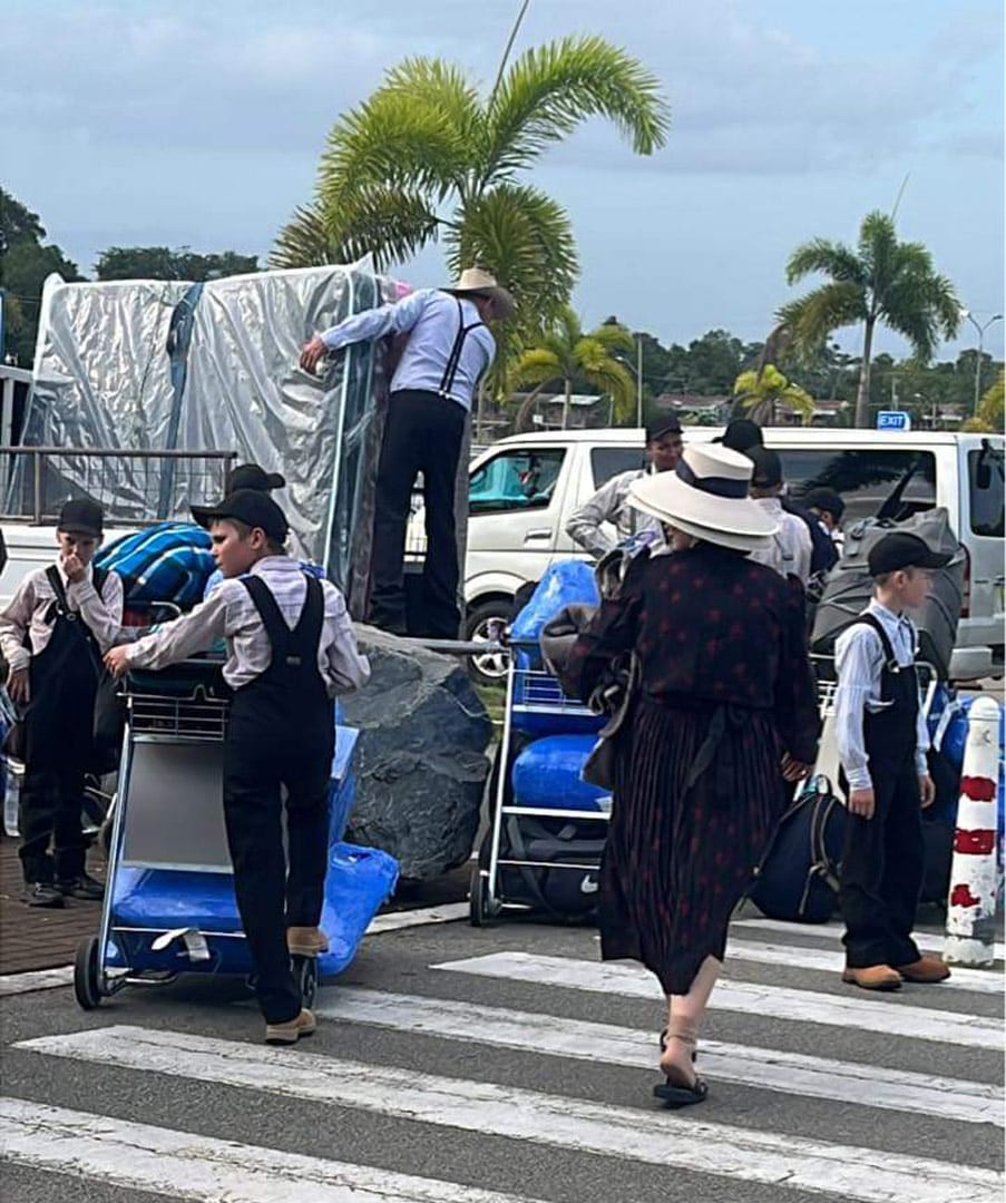 mennonieten-aankomst-luchthaven-suriname