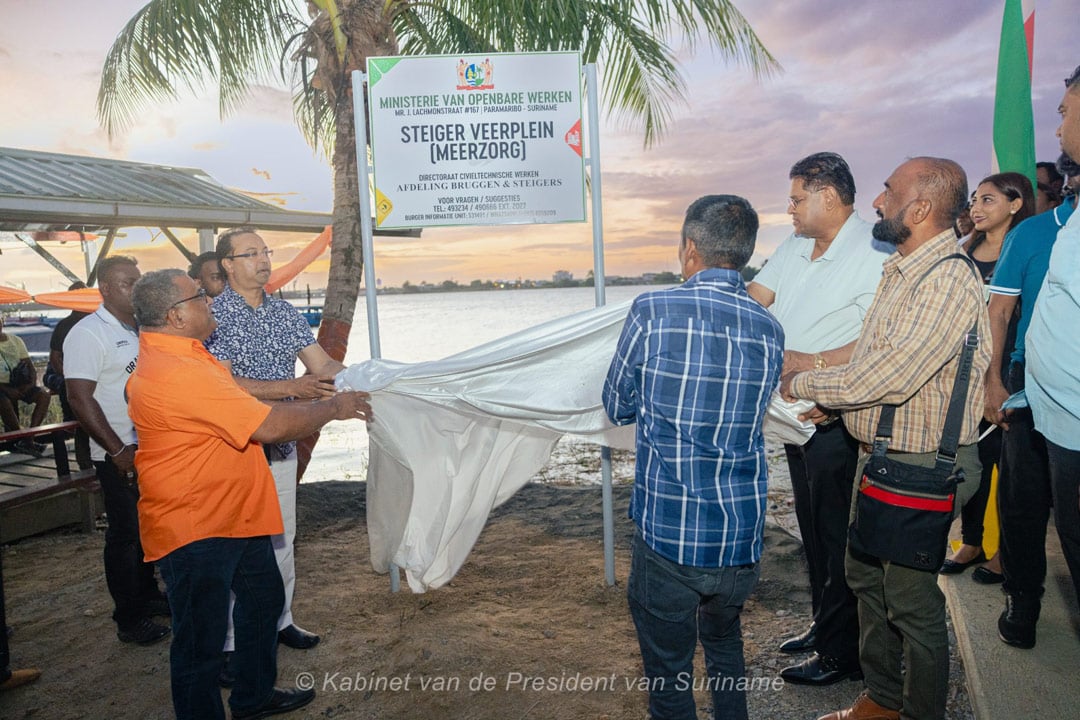 veersteiger-Meerzorg-onthulling-veerplein-commewijne