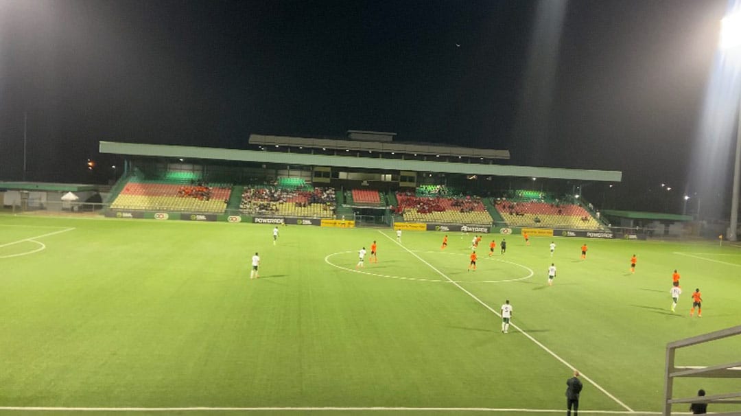 Suriname-Major-League-Dr.-Ir.-Franklin-Essed-Stadion-V-Transvaal-en-SV-Leo-Victor