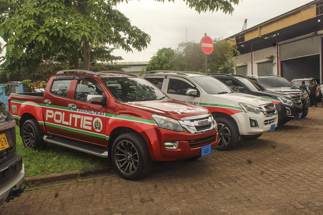 Vijftien-pick-ups-aan-het-Korps-Politie-Suriname