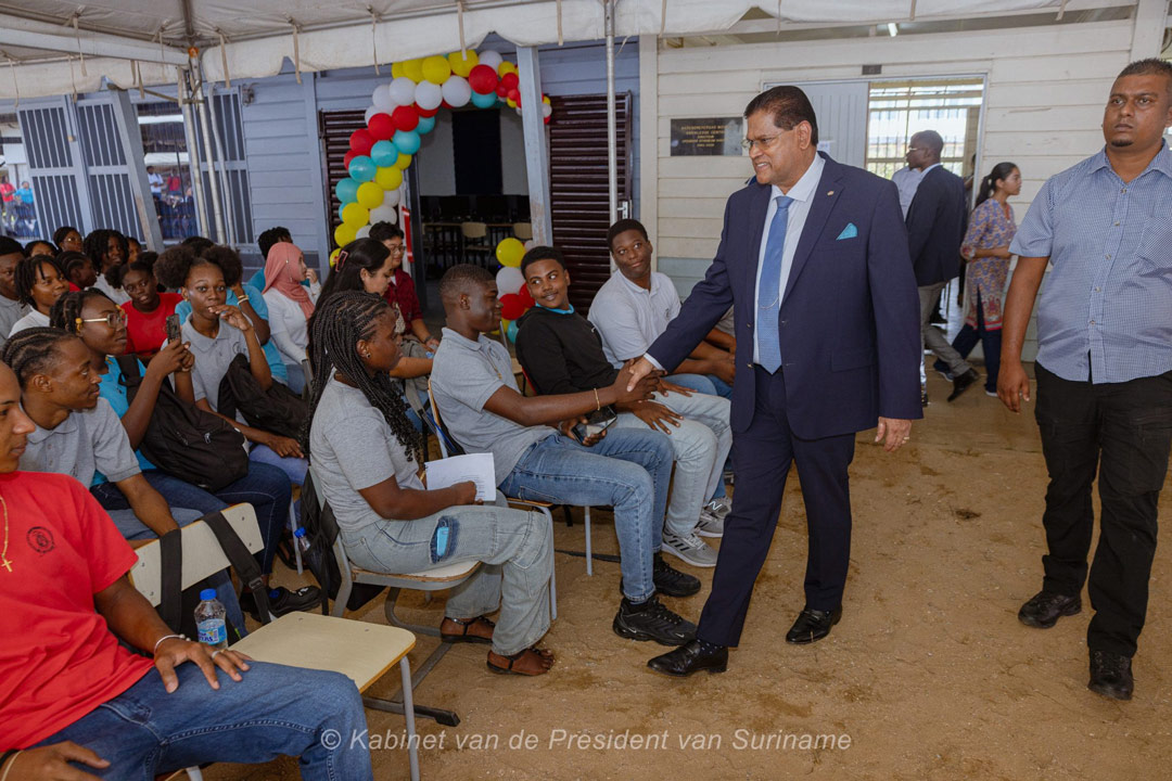 President-santokhi-Heropening-ICT-lokaal-HAVO-1