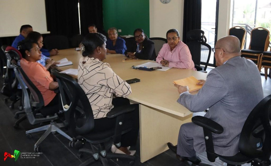 AWJ-minister-installeert-Nationale-Loonraad AWJ-minister-installeert-Nationale-Loonraad