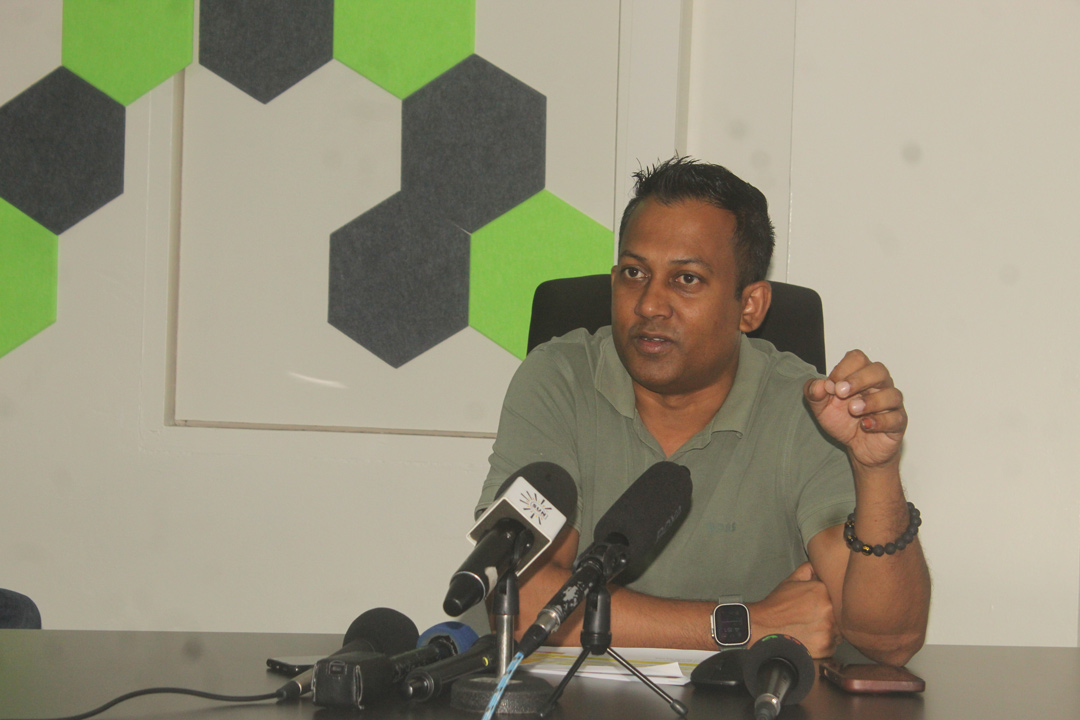 Prewien-Ramadhin,-directeur-van-e-Government Prewien-Ramadhin,-directeur-van-e-Government