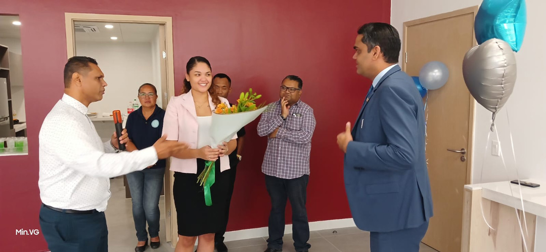 Read more about the article Minister Ramadhin neemt afscheid van personeel Volksgezondheid