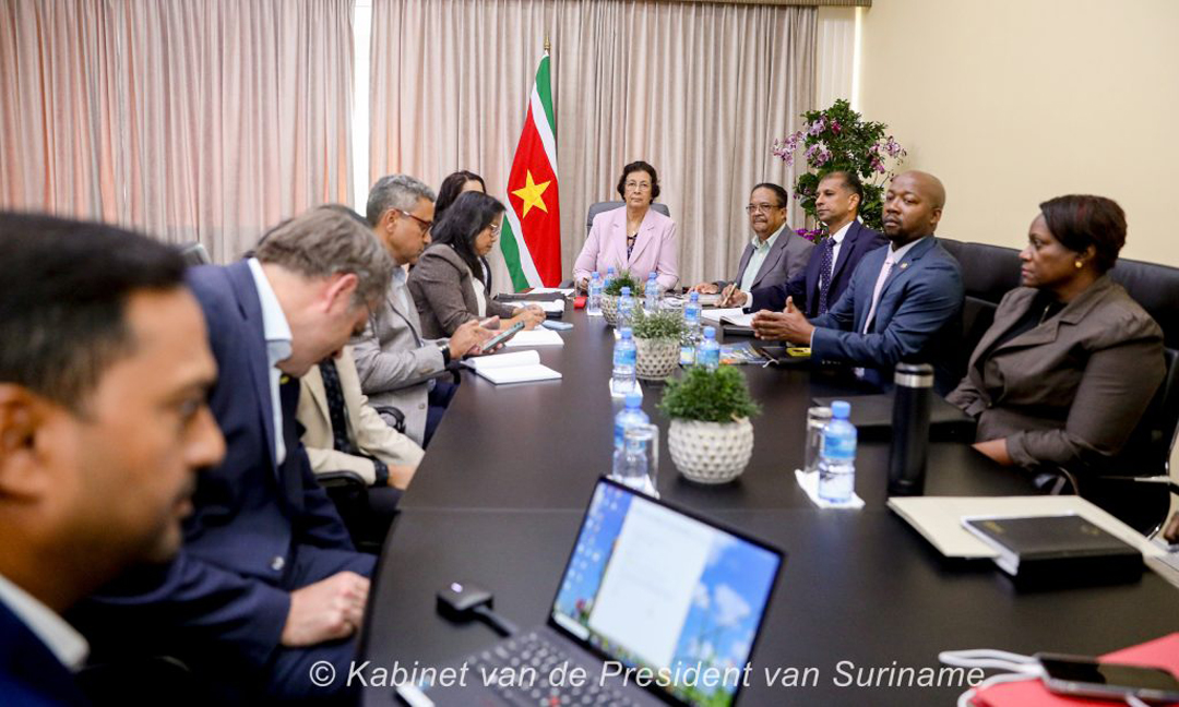 Read more about the article Staatsolie-directie brengt kennismakingsbezoek aan president Geerlings-Simons