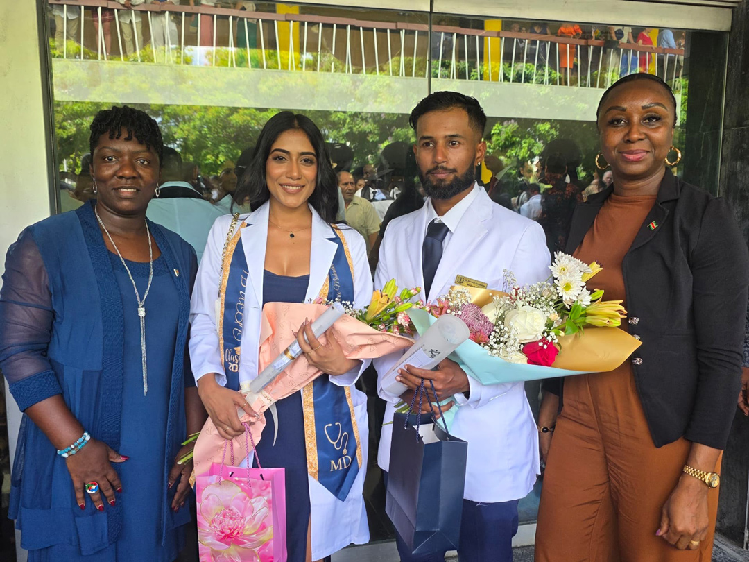 Read more about the article Vier Surinaamse geneeskundestudenten afgestudeerd op Cuba