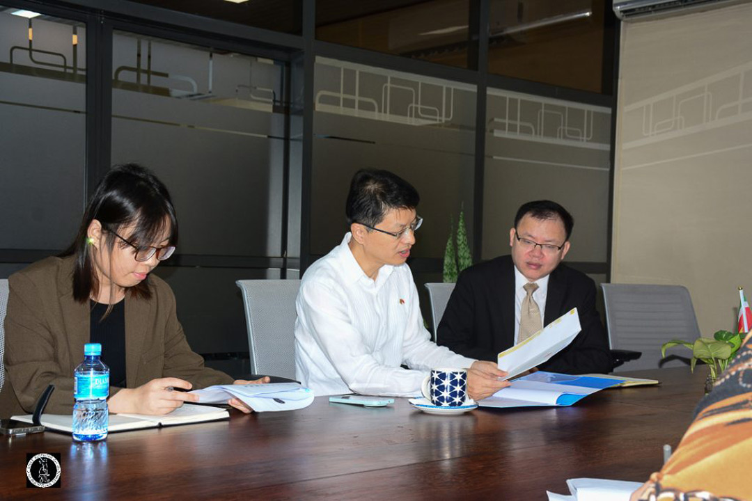 Read more about the article Ambassadeur lin Ji bespreekt onderwijs- en cultuurkansen met minister Currie