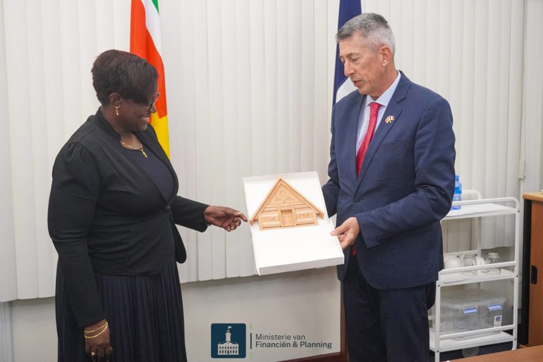 Read more about the article Franse ambassadeur brengt kennismakingsbezoek aan minister Wijnerman