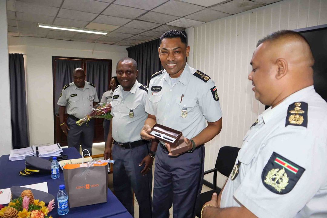 Read more about the article Isaacs: ‘Functie korpschef lijkt politieke speelbal’