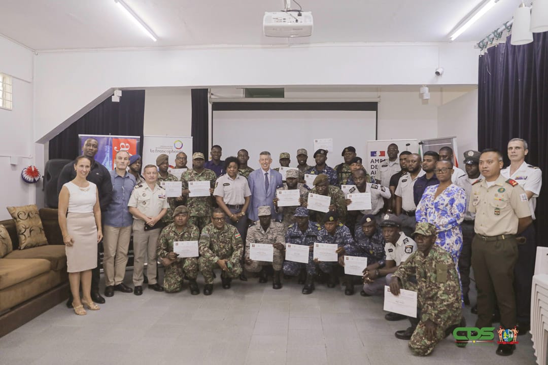 Read more about the article Militairen en leden KPS sluiten meertalige taaltraining succesvol af