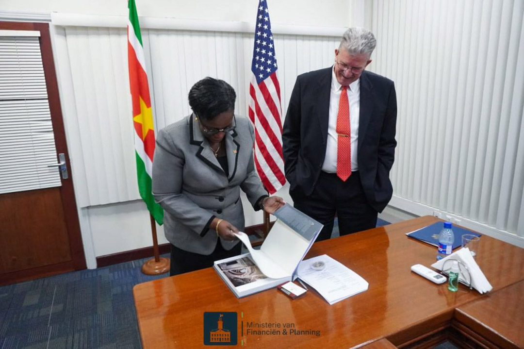 Read more about the article Minister Wijnerman ontvangt Amerikaanse ambassadeur Robert Faucher