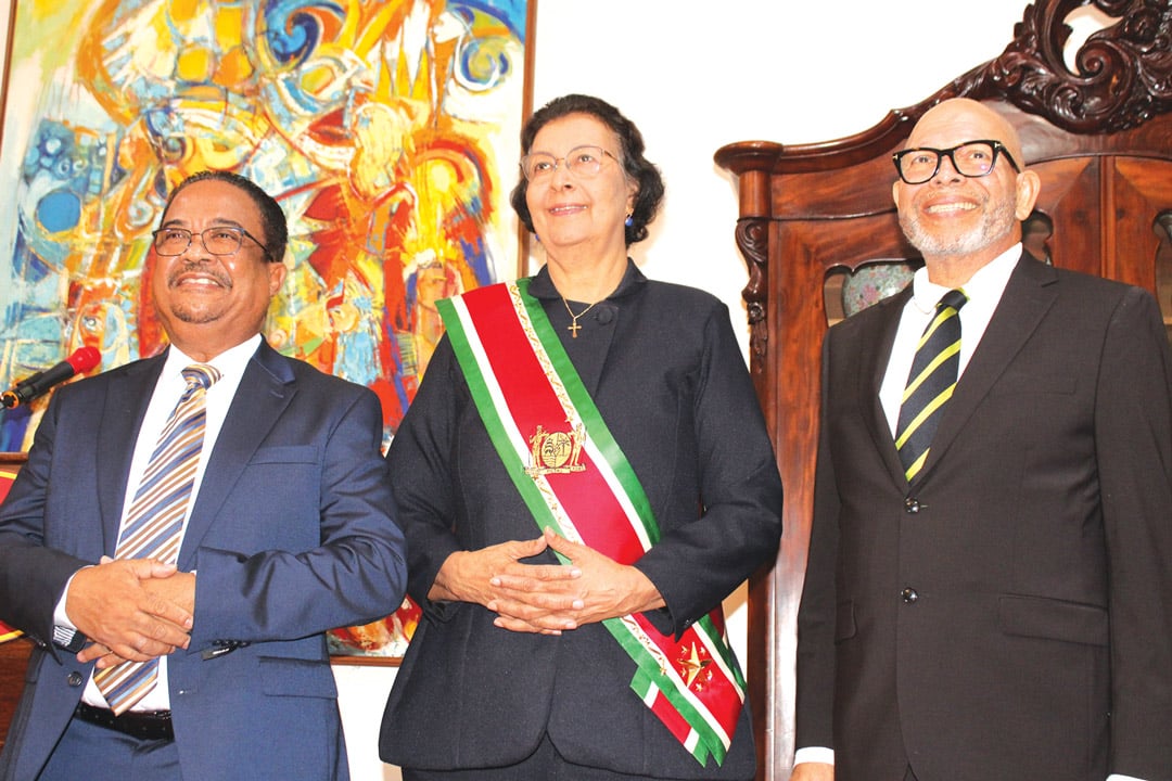 Read more about the article Ministersteam voltallig met beëdiging Onderwijsminister Currie