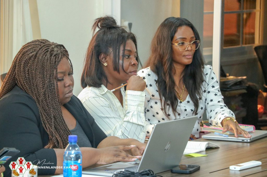 Read more about the article Minister Bee benadrukt personeelsvriendelijke werkcultuur