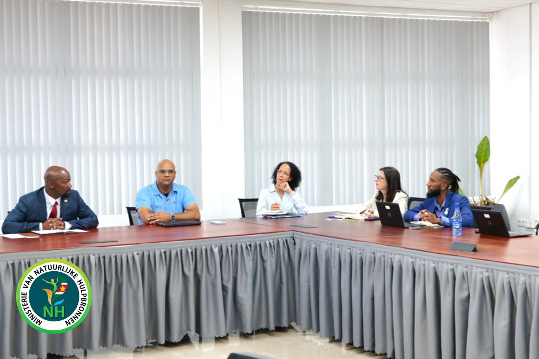 Read more about the article Wereldbank brengt beleefdheidsbezoek aan ministerie van Natuurlijke Hulpbronnen