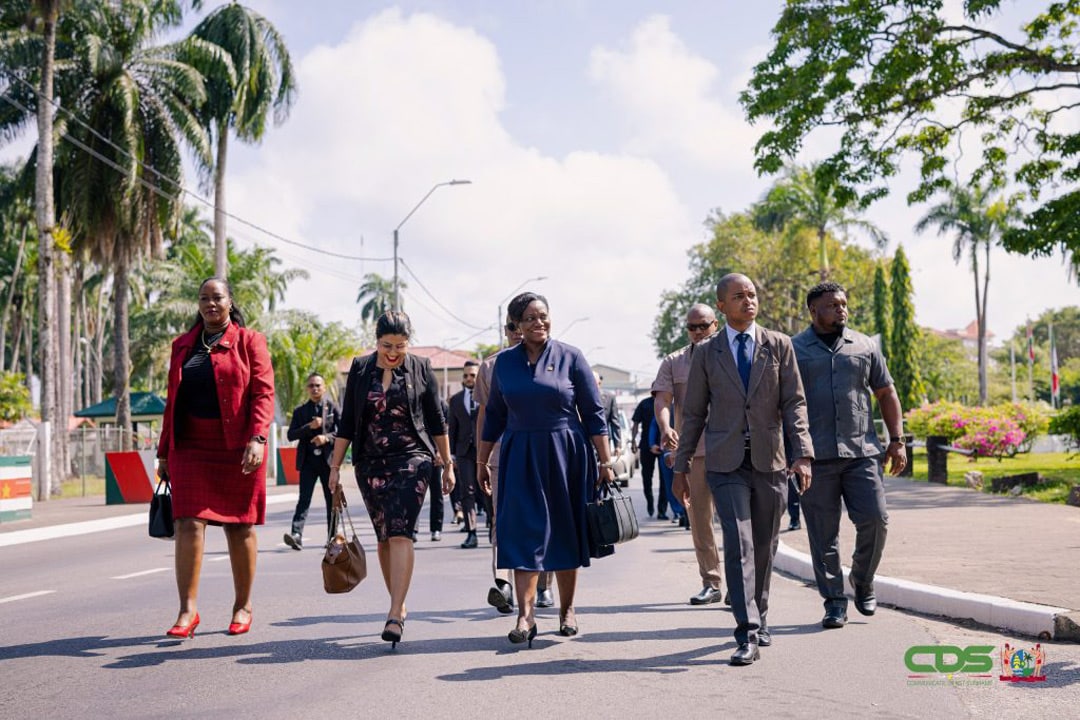 Read more about the article Versnelde ontwikkeling niet-mijnbouwsectoren moet economische weerbaarheid bieden