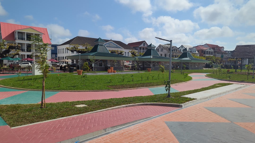 Read more about the article OPVOEDING EN TOEZICHT ONTBREKEN AAN DE WATERKANT