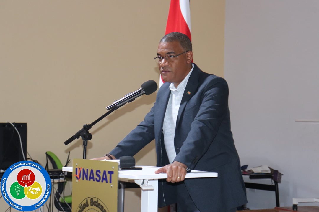 Read more about the article Minister Baasaron aanwezig tijdens ondertekening MoU UNASAT en Saxion