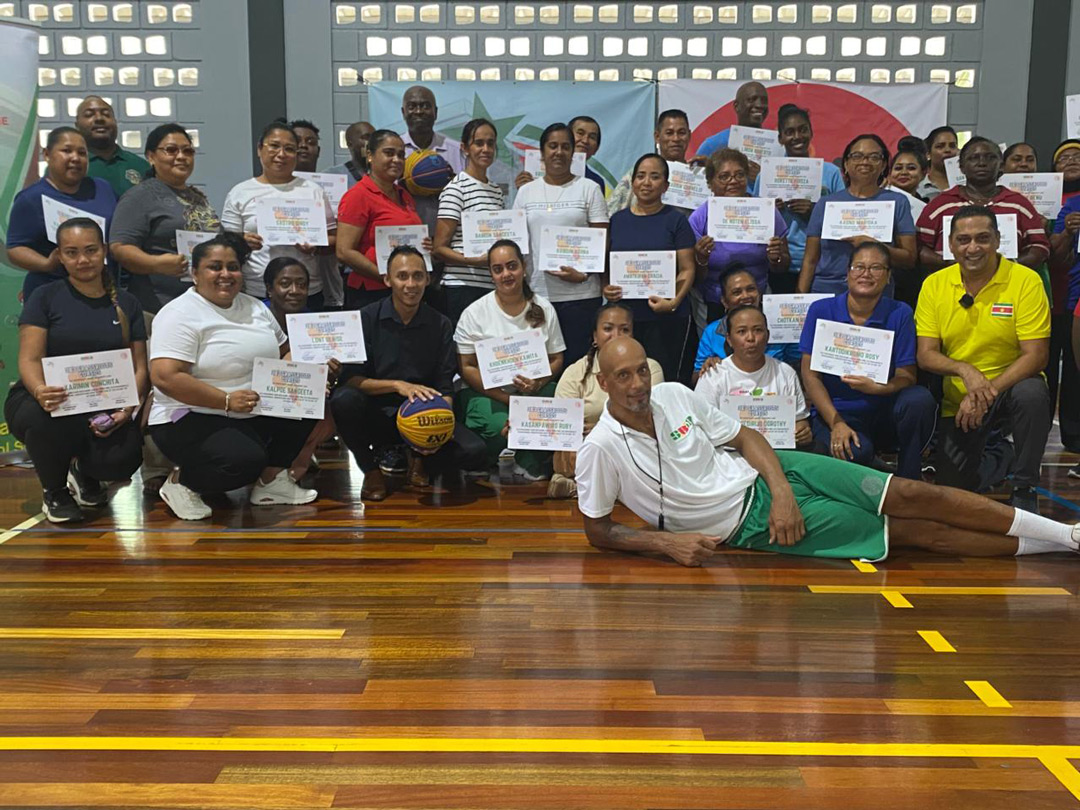 Read more about the article SSFS versterkt schoolsportkader met  training 3×3 basketbal voor LO-leerkrachten