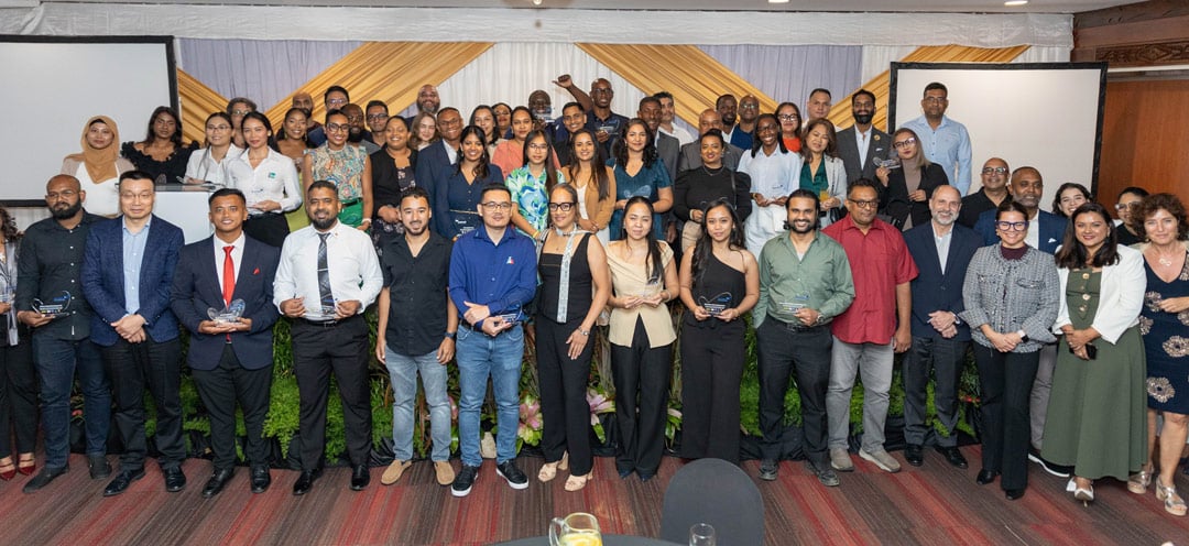 Read more about the article Zesenvijftig Surinaamse bedrijven ronden Blue Wave-programma af