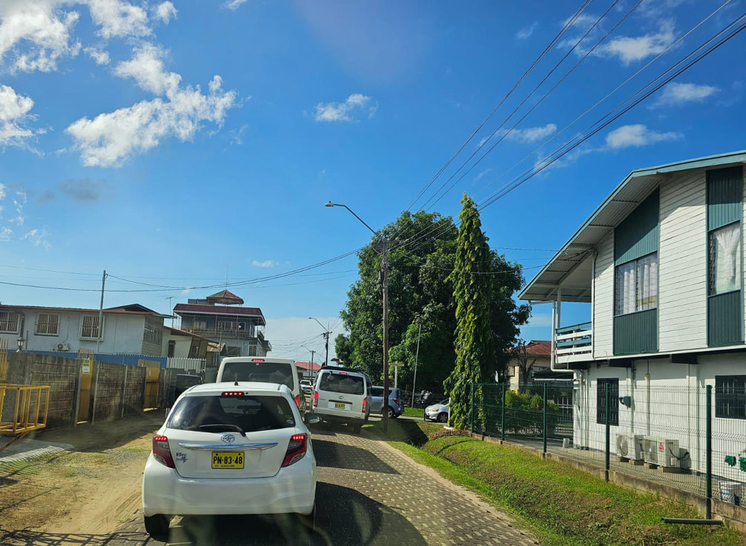 Read more about the article Verkeerschaos treft centrum Paramaribo door veiligheidszone