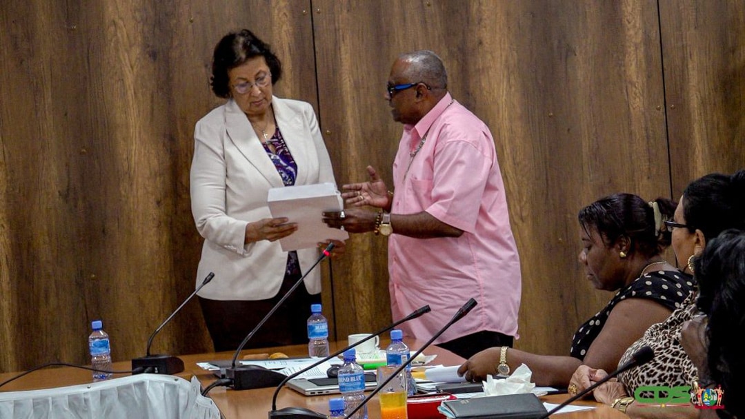 Read more about the article President en onderwijsbonden buigen zich over knelpunten en toekomst sector