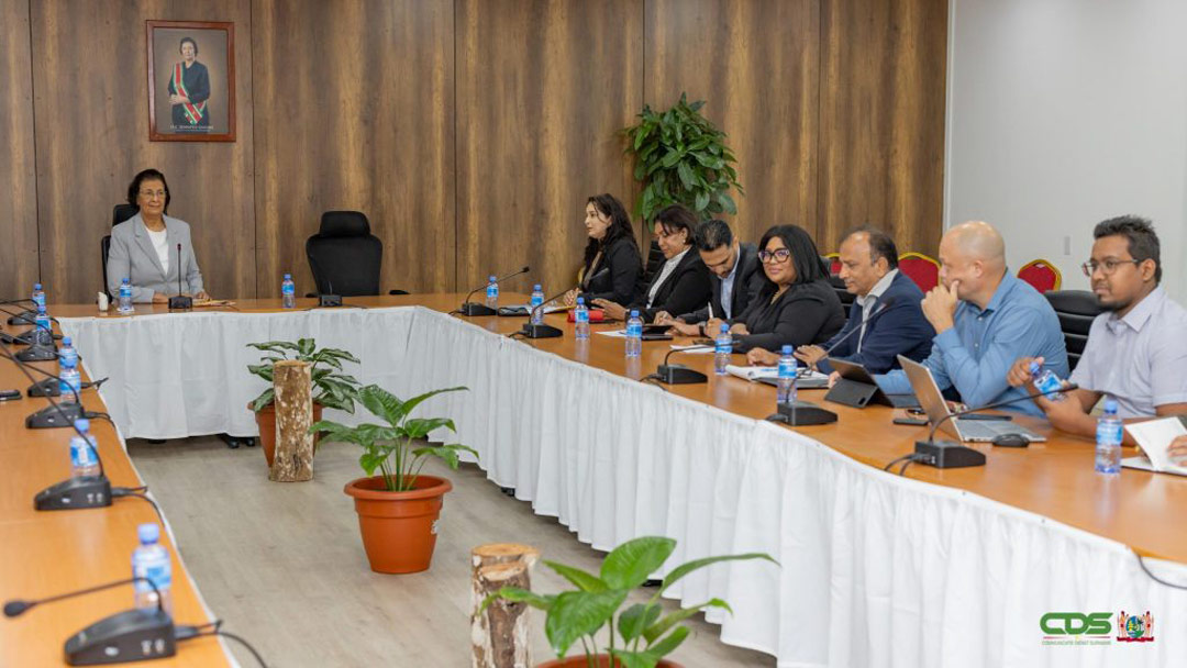 president-simons-overleg-met-bedrijfsleven