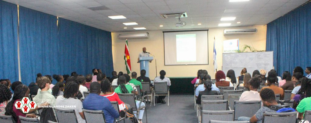 Read more about the article Bee: ‘Zonder geschoolde mensen bouwen we Suriname niet op’