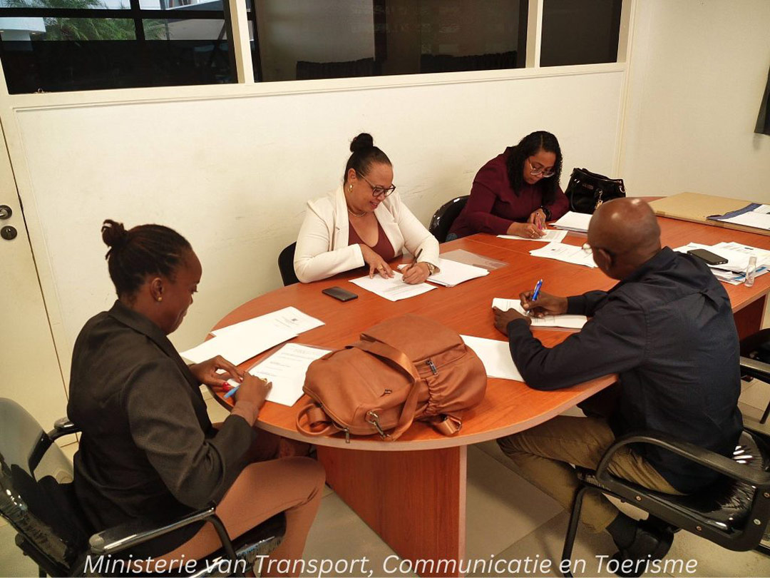 Read more about the article Ondertekening PEU-contract vormt belangrijke stap in versterking luchtvaartsector Suriname