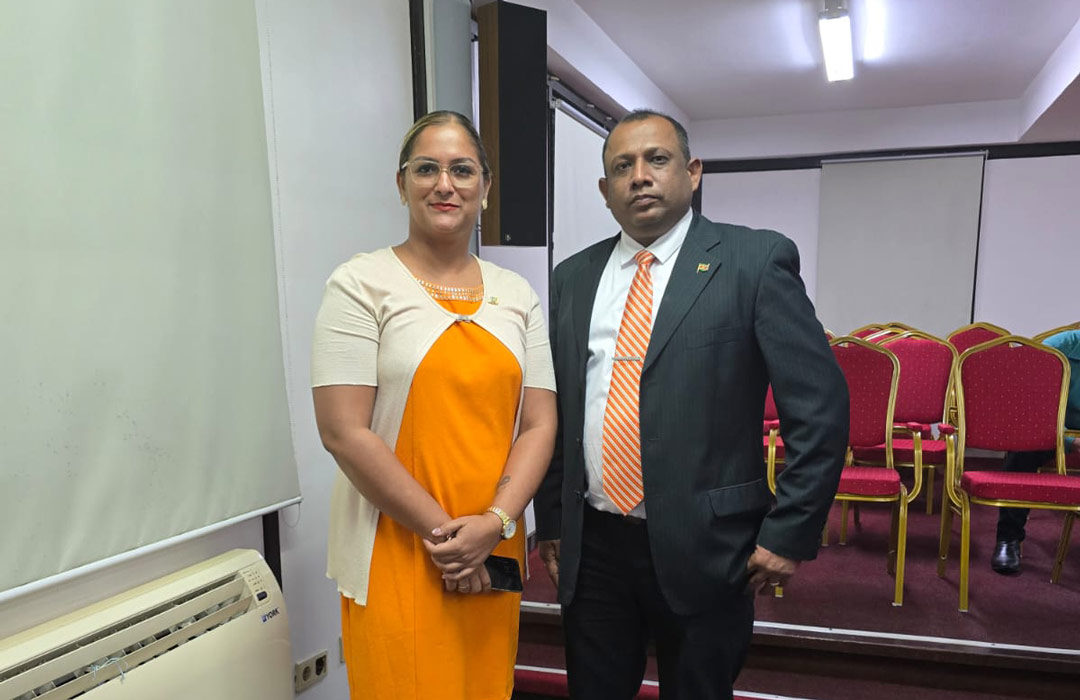 Ameerani-Jarbandhan-(VHP)-en-Rawien-Raghoenandan
