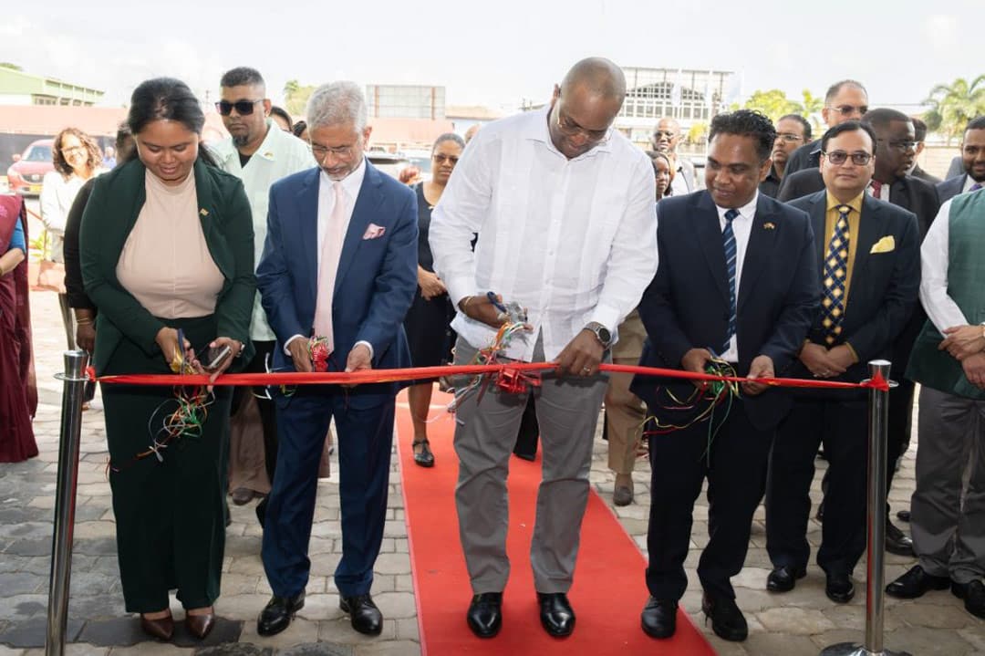 Read more about the article India draagt fruitverwerkingsinstallatie over aan Suriname