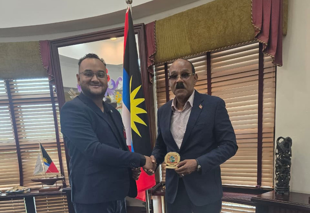 Premier-Browne-en-Assembleelid-Hakiem-Lalmahomed Premier-Browne-en-Assembleelid-Hakiem-Lalmahomed