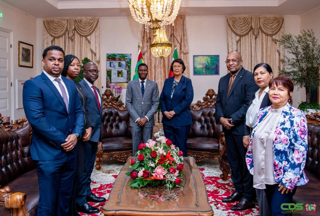 Grenadiaanse-premier-president-Simons-6e-SEOGS