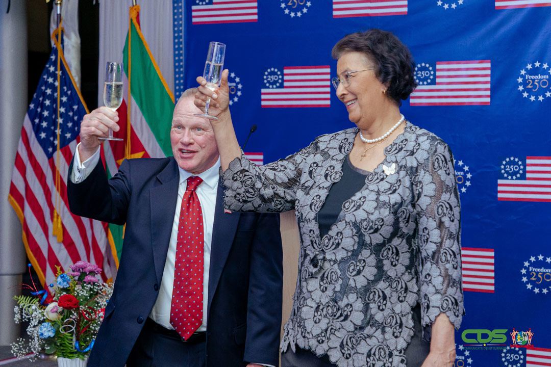 Paul-Watzlavick-Viering-Independence-Day-USA-president-simons Paul-Watzlavick-Viering-Independence-Day-USA-president-simons