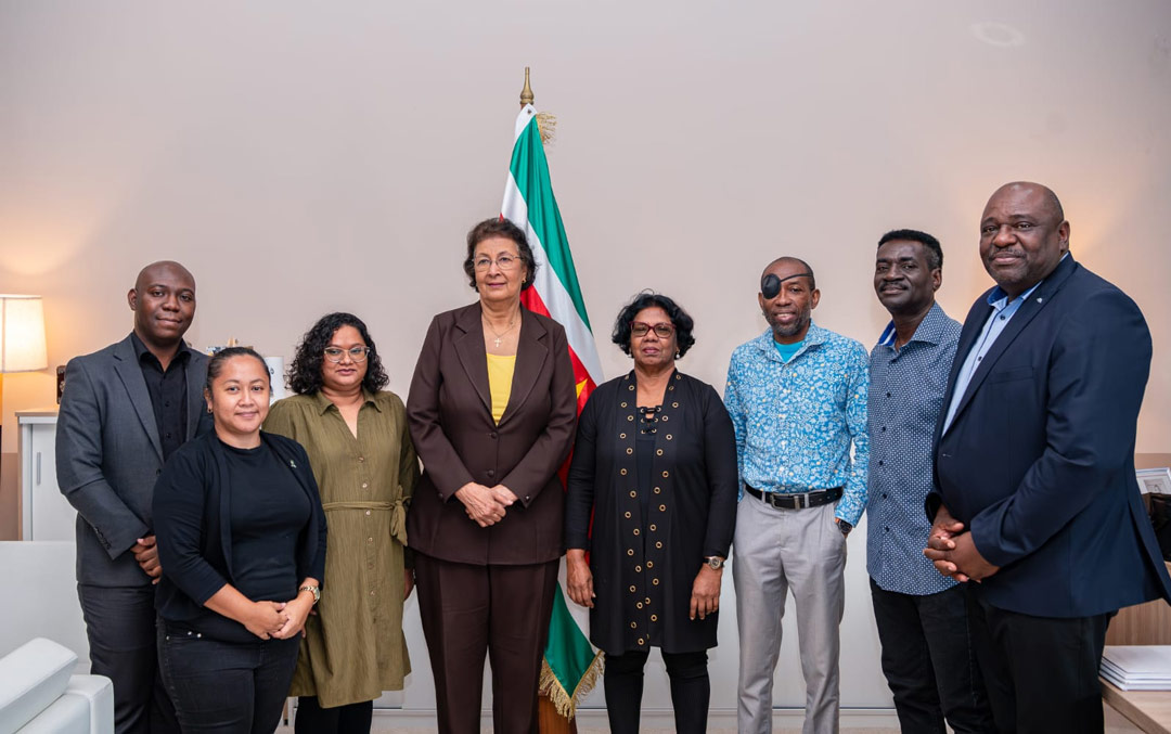 Read more about the article President Simons bespreekt persvrijheid en desinformatie met SVJ-bestuur