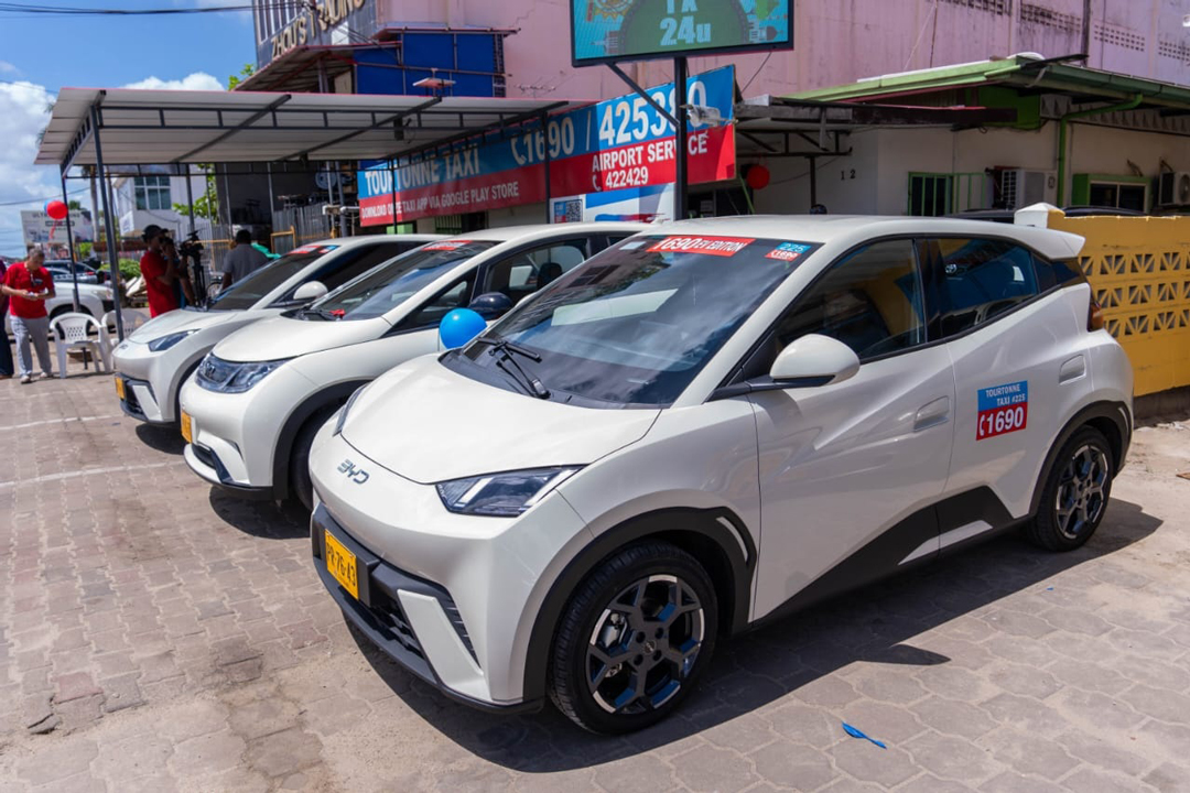 Elektrische-taxi-geïntroduceerd-in-Suriname-