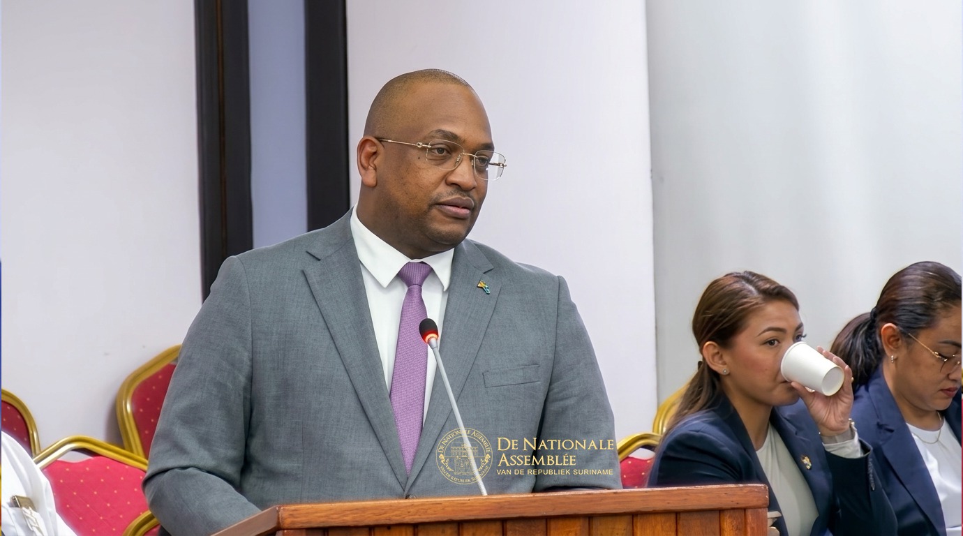 Minister Melvin Bouva