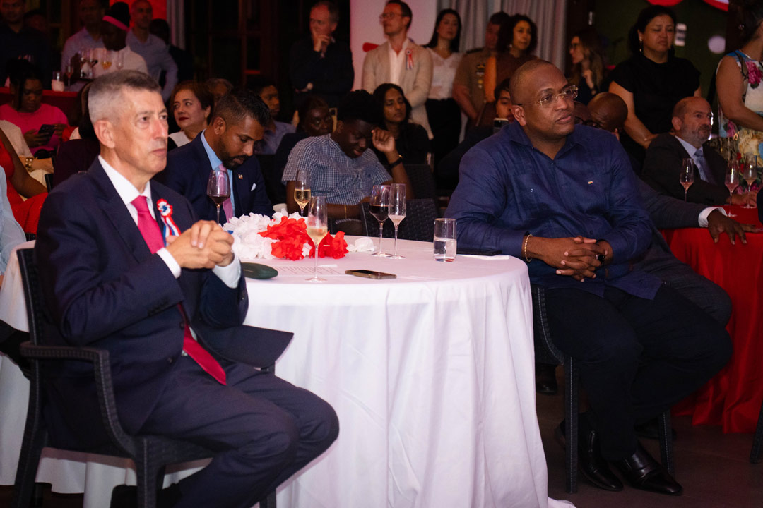 Sterke-banden-Suriname-Frankrijk-BOUVA Sterke-banden-Suriname-Frankrijk-BOUVA