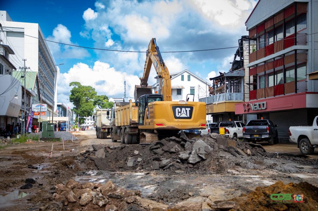 Domineestraat-volledige-herasfaltering-PARAMARIBO