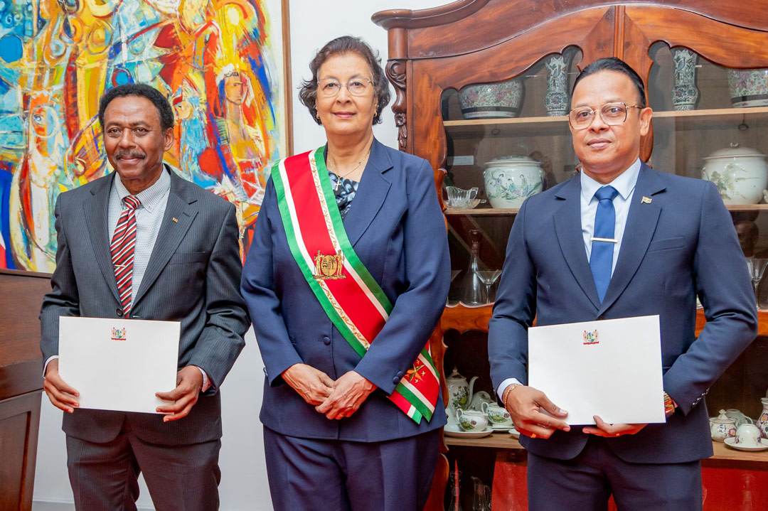 Fernald-en-Atmodimedjo-ambassaseurs-suriname