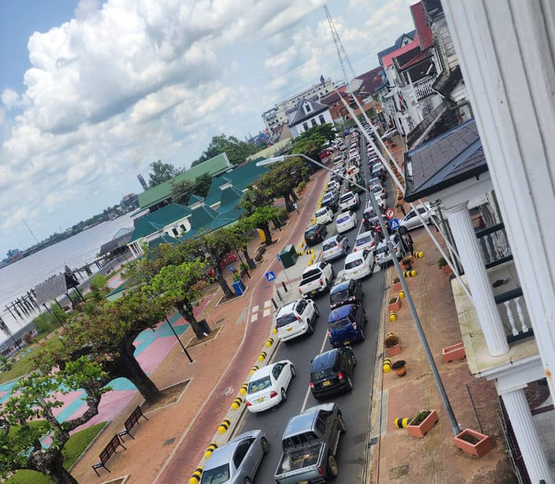 Verkeerschaos-in-centrum-Paramaribo