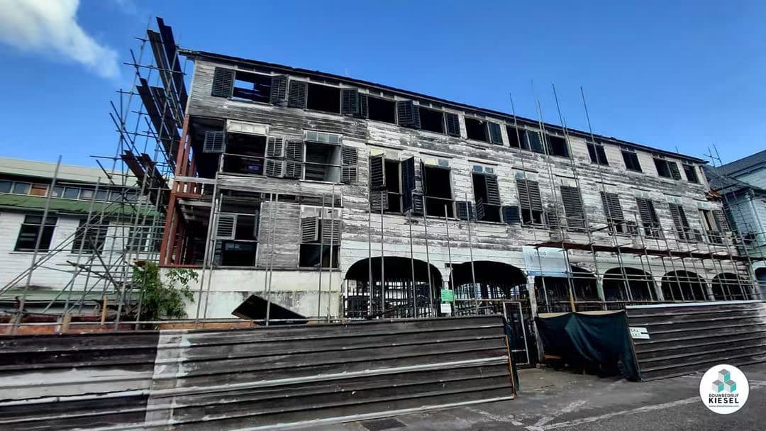Poortgebouw-Bisdom-wordt-gerestaureerd