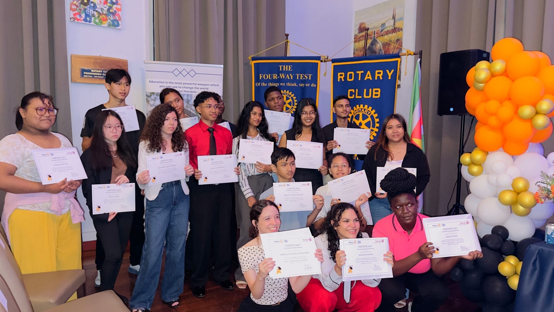 Rotary-Club-Paramaribo-reikt-22e-VOJ-Excellence-Award-uit