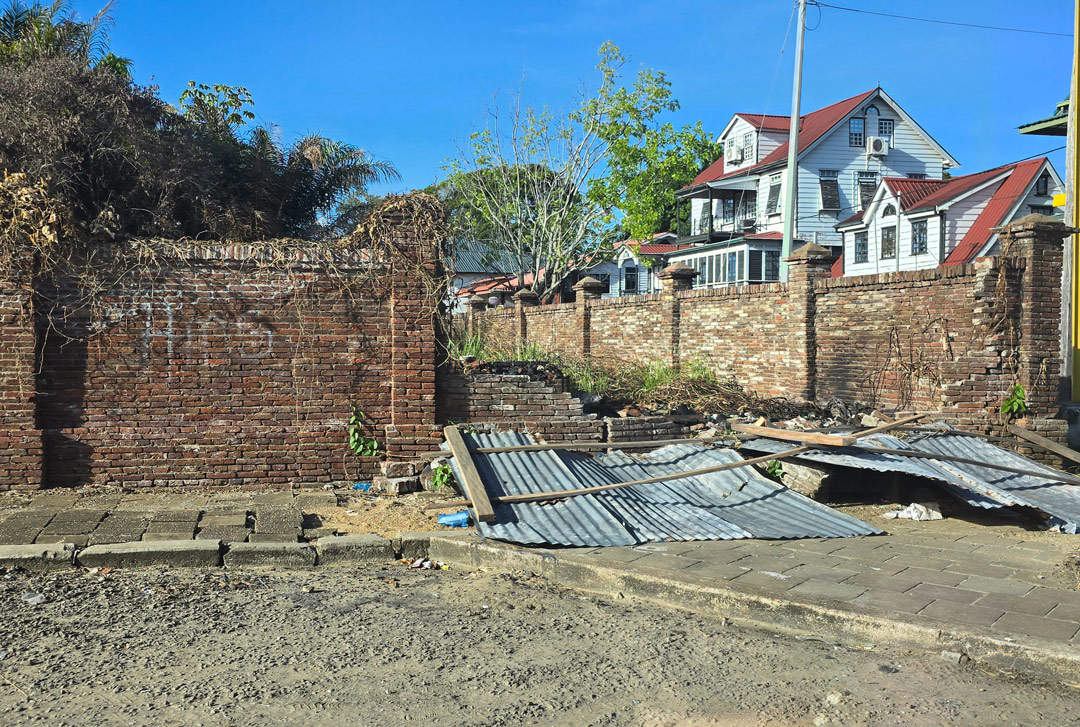 SCHADE-MUUR-ORANJETUIN-BEGRAAFPLAATS-KERKHOF SCHADE-MUUR-ORANJETUIN-BEGRAAFPLAATS-KERKHOF