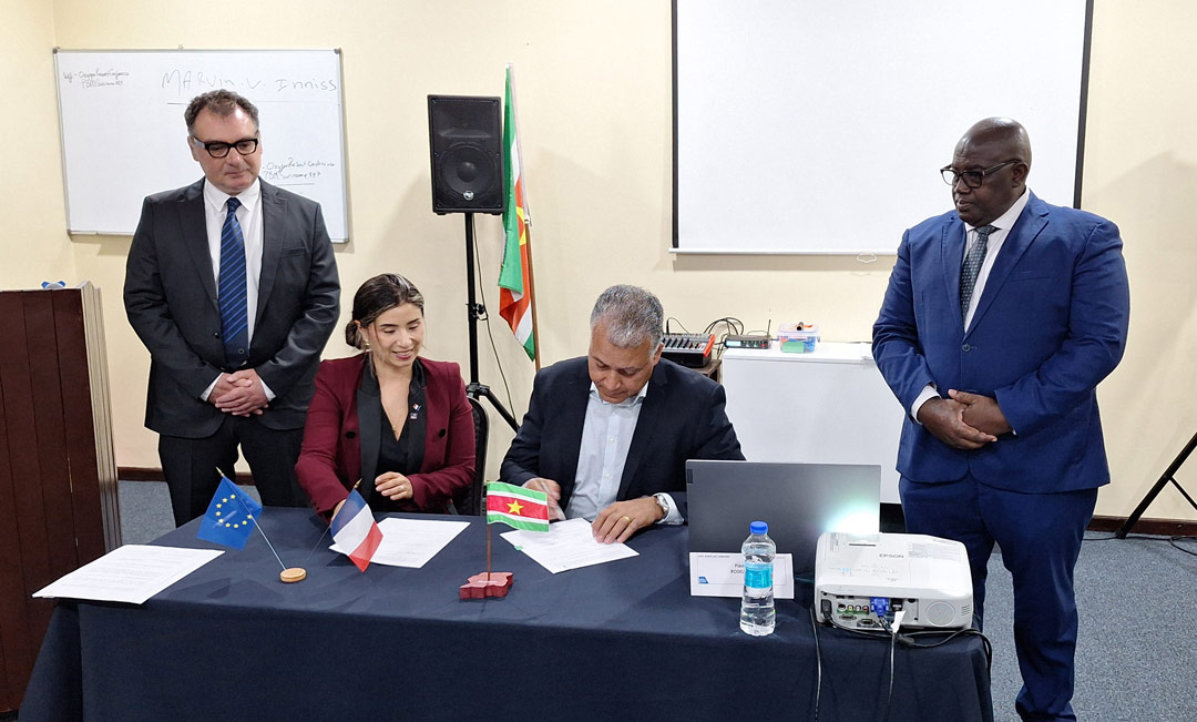 Suriname-en-Frankrijk-werken-samen-aan-verbetering-luchtvaartveiligheid
